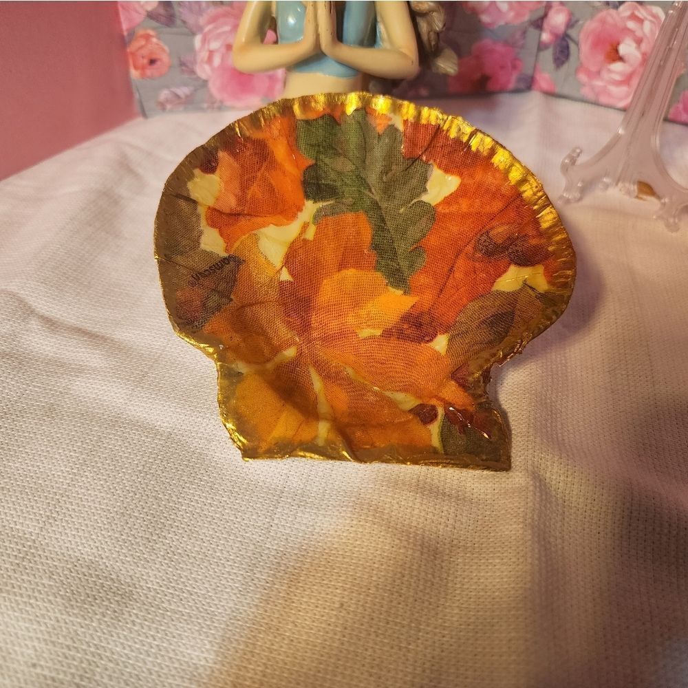Decoupage scalloped shell